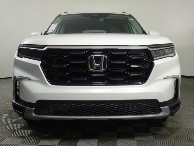 new 2025 Honda Pilot car, priced at $52,850