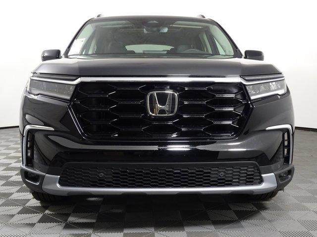 new 2025 Honda Pilot car, priced at $50,300