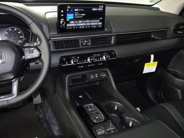 new 2025 Honda Pilot car, priced at $45,268