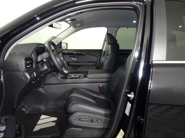 new 2025 Honda Pilot car, priced at $45,268