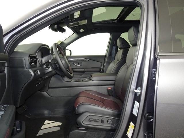 new 2025 Honda Pilot car, priced at $52,147