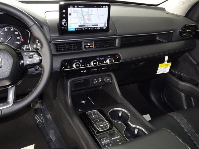 new 2025 Honda Pilot car, priced at $52,195