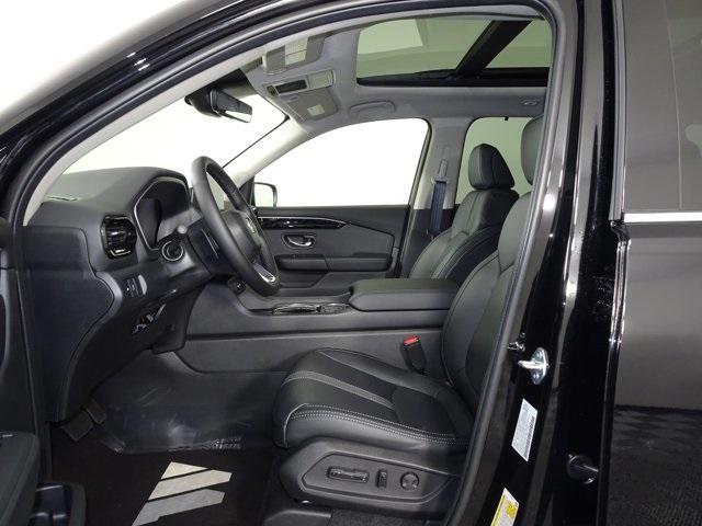 new 2025 Honda Pilot car, priced at $52,195