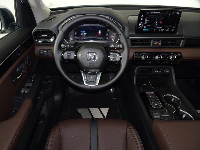 new 2025 Honda Pilot car, priced at $55,605