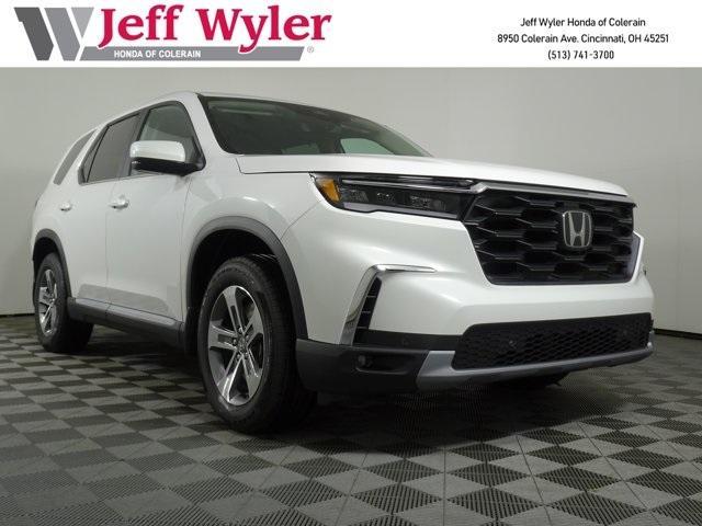 new 2025 Honda Pilot car, priced at $45,695
