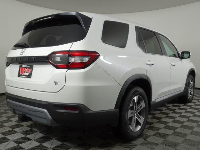 new 2025 Honda Pilot car, priced at $45,695