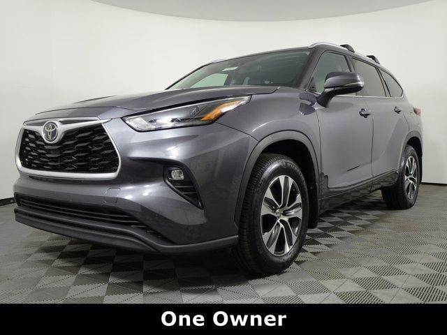 used 2022 Toyota Highlander car, priced at $36,184