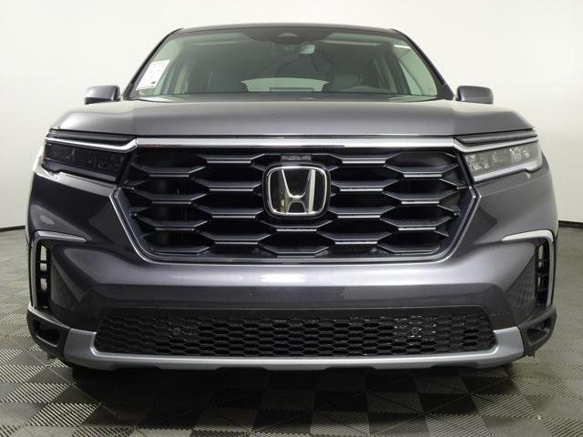 new 2025 Honda Pilot car, priced at $47,825