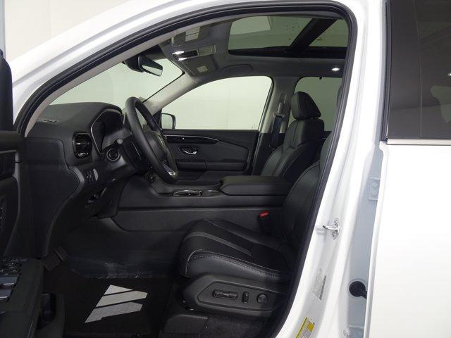 new 2025 Honda Pilot car, priced at $50,950