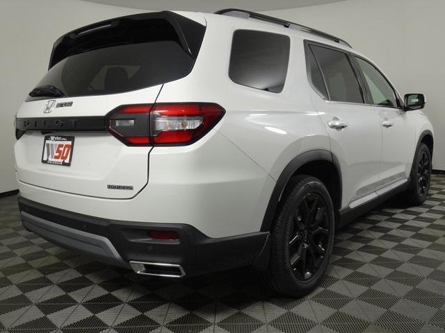new 2025 Honda Pilot car, priced at $53,405