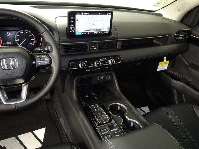 new 2025 Honda Pilot car, priced at $53,405