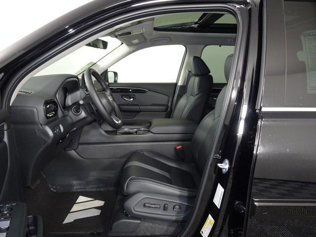 new 2025 Honda Pilot car, priced at $47,276