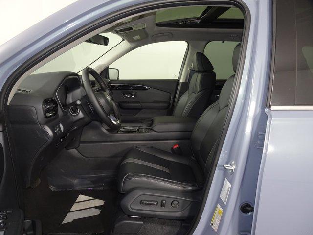 new 2025 Honda Pilot car, priced at $49,971