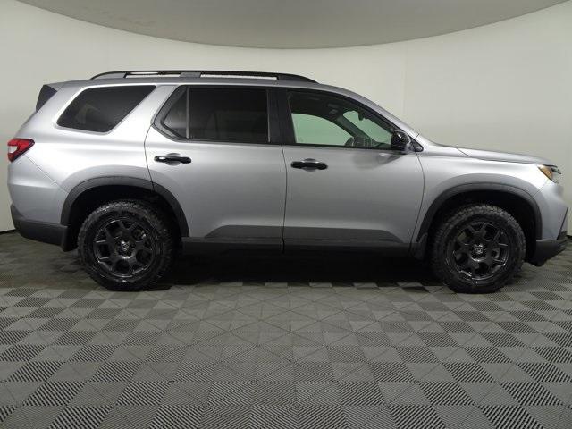 new 2025 Honda Pilot car, priced at $47,833