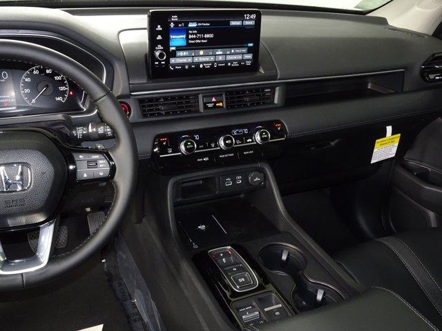 new 2025 Honda Pilot car, priced at $46,095