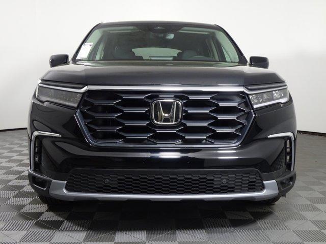 new 2025 Honda Pilot car, priced at $46,450