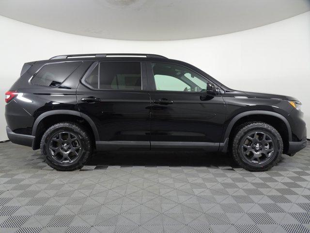 new 2025 Honda Pilot car, priced at $50,195