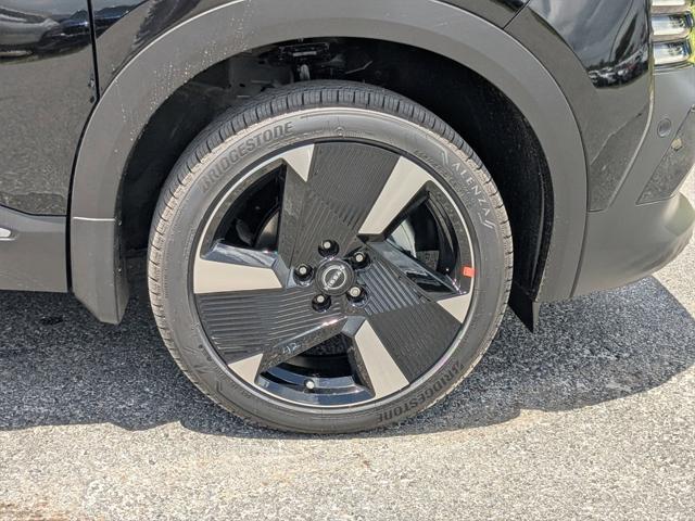 new 2025 Nissan Kicks car, priced at $27,689