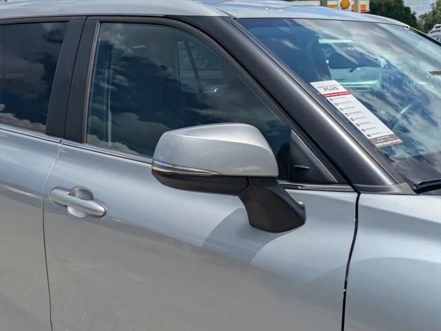 used 2023 Toyota Highlander Hybrid car, priced at $35,321