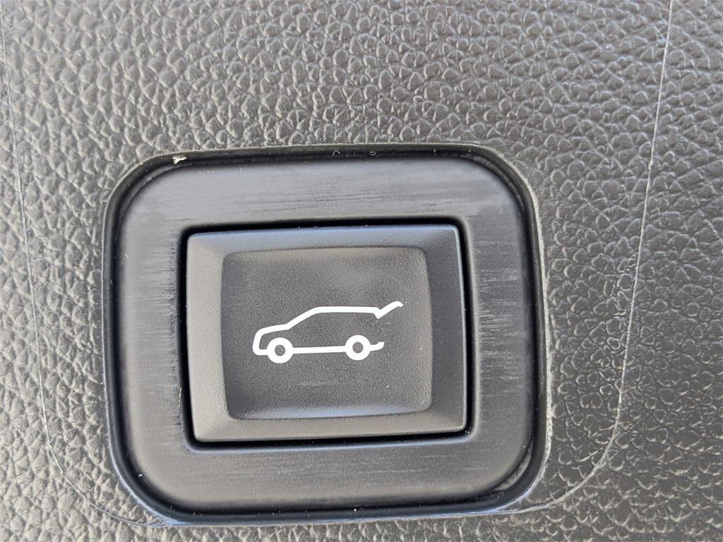 used 2023 Chevrolet Traverse car, priced at $26,271