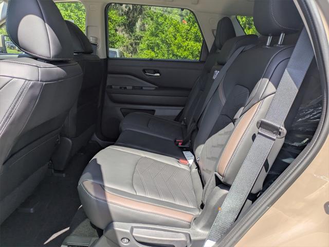 new 2025 Nissan Pathfinder car, priced at $45,922