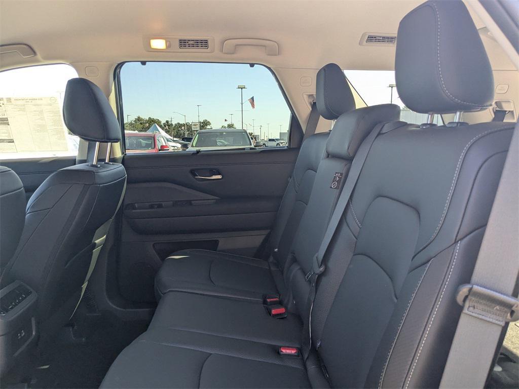 new 2025 Nissan Pathfinder car, priced at $33,590