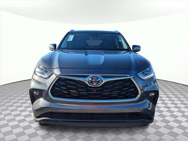 used 2022 Toyota Highlander Hybrid car, priced at $37,697