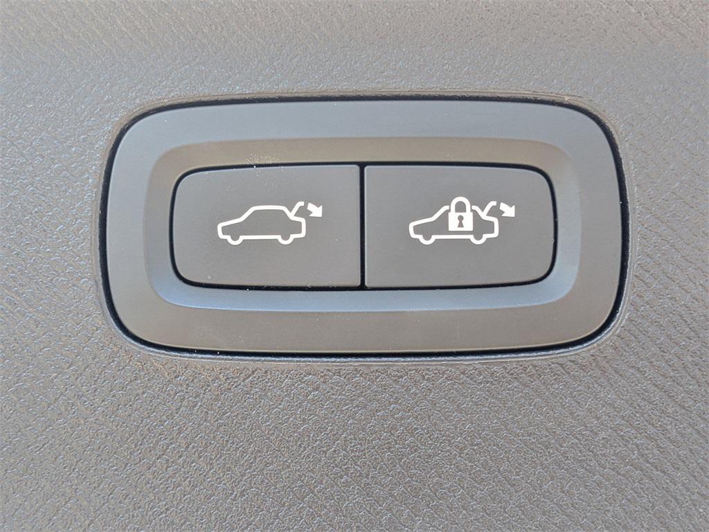 used 2022 Volvo XC90 Recharge Plug-In Hybrid car, priced at $33,429