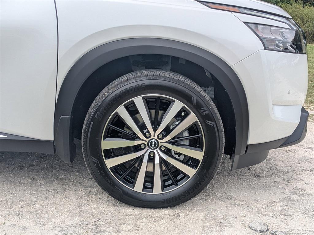 new 2025 Nissan Pathfinder car, priced at $42,257