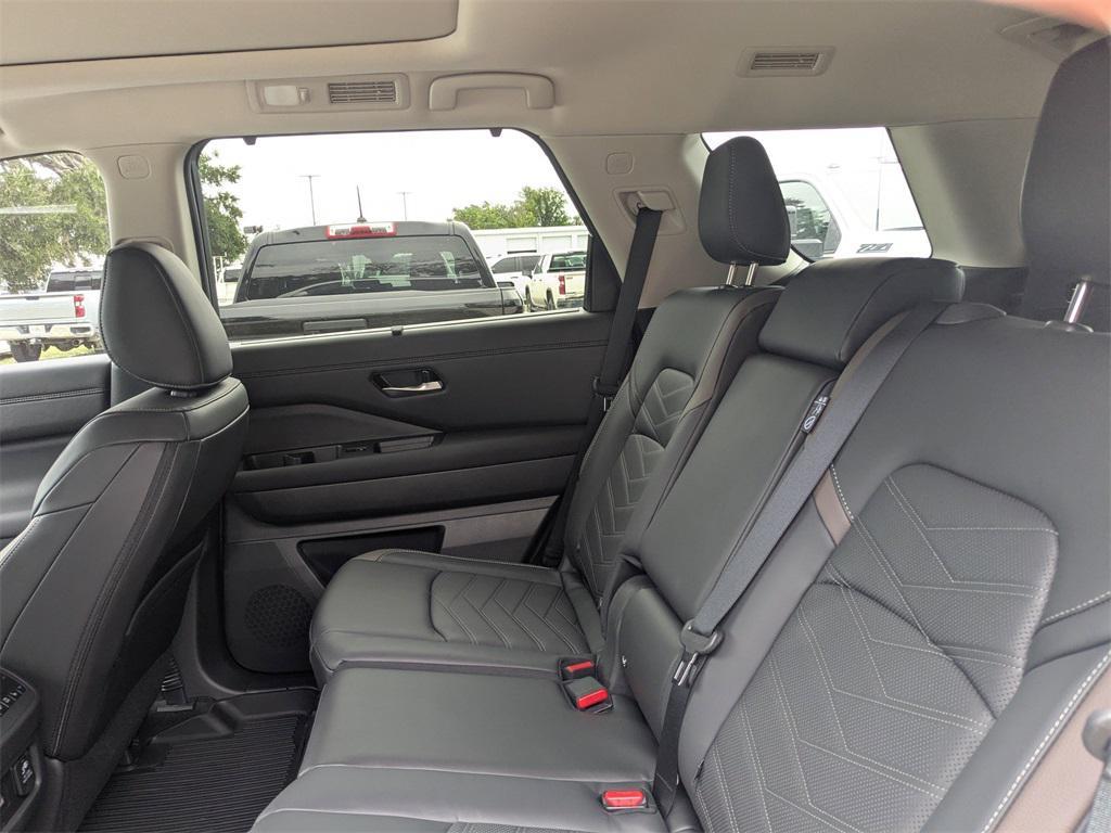 new 2025 Nissan Pathfinder car, priced at $42,044