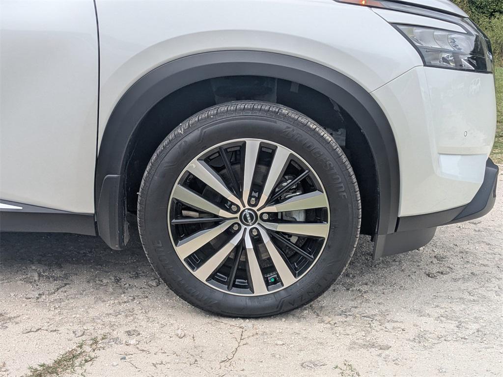 new 2025 Nissan Pathfinder car, priced at $42,044