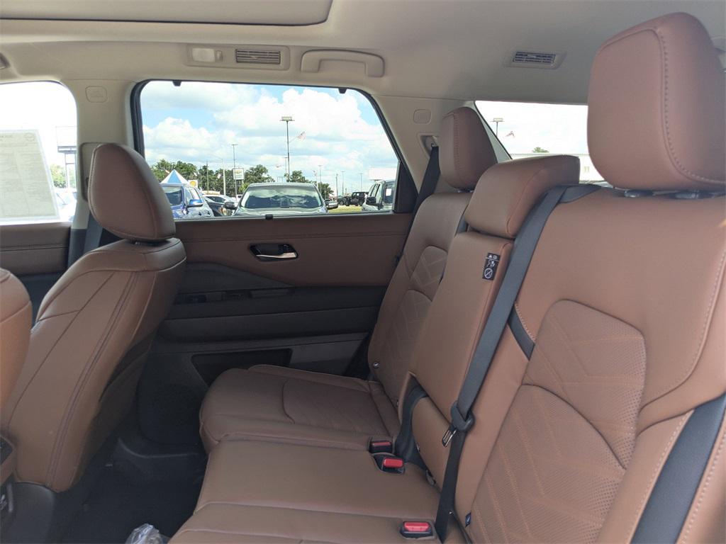 new 2025 Nissan Pathfinder car, priced at $42,567