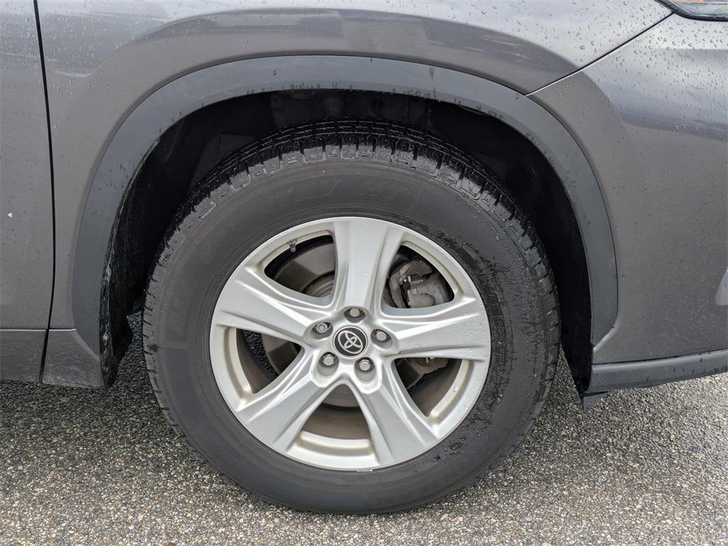 used 2022 Toyota Highlander car, priced at $27,285