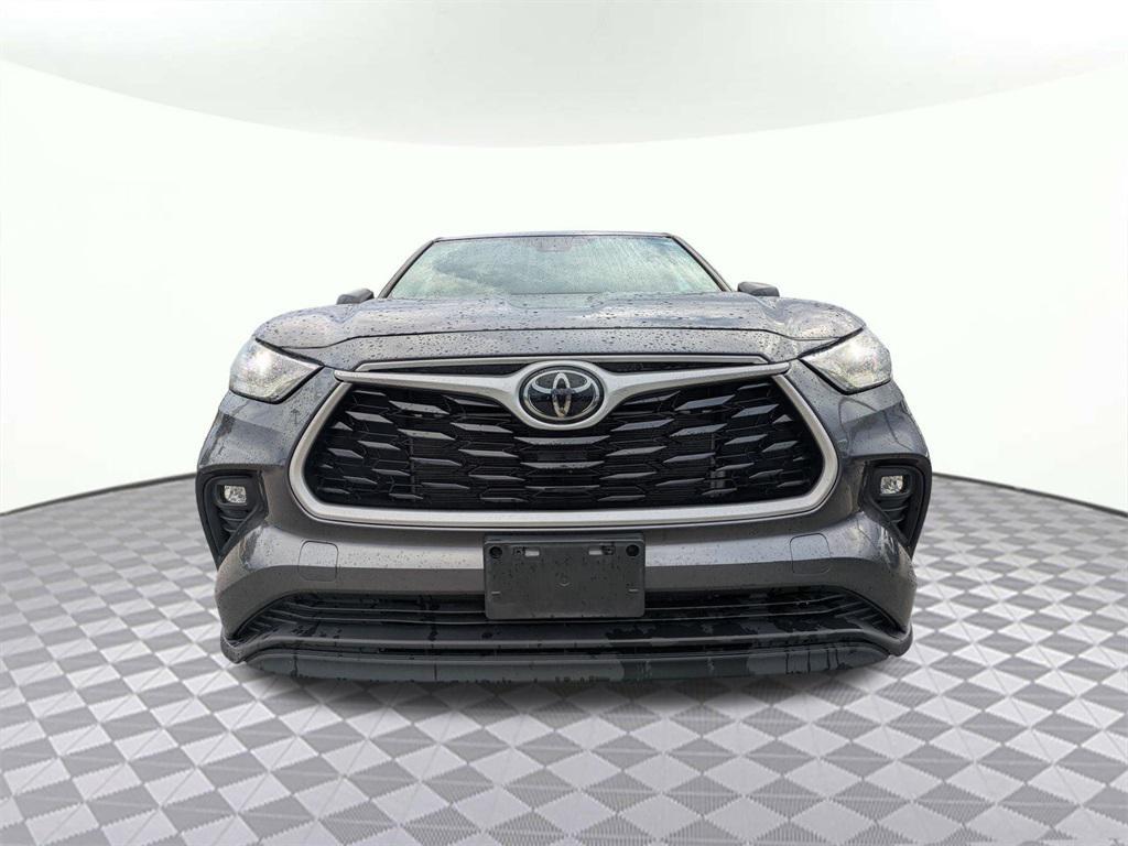 used 2022 Toyota Highlander car, priced at $27,285