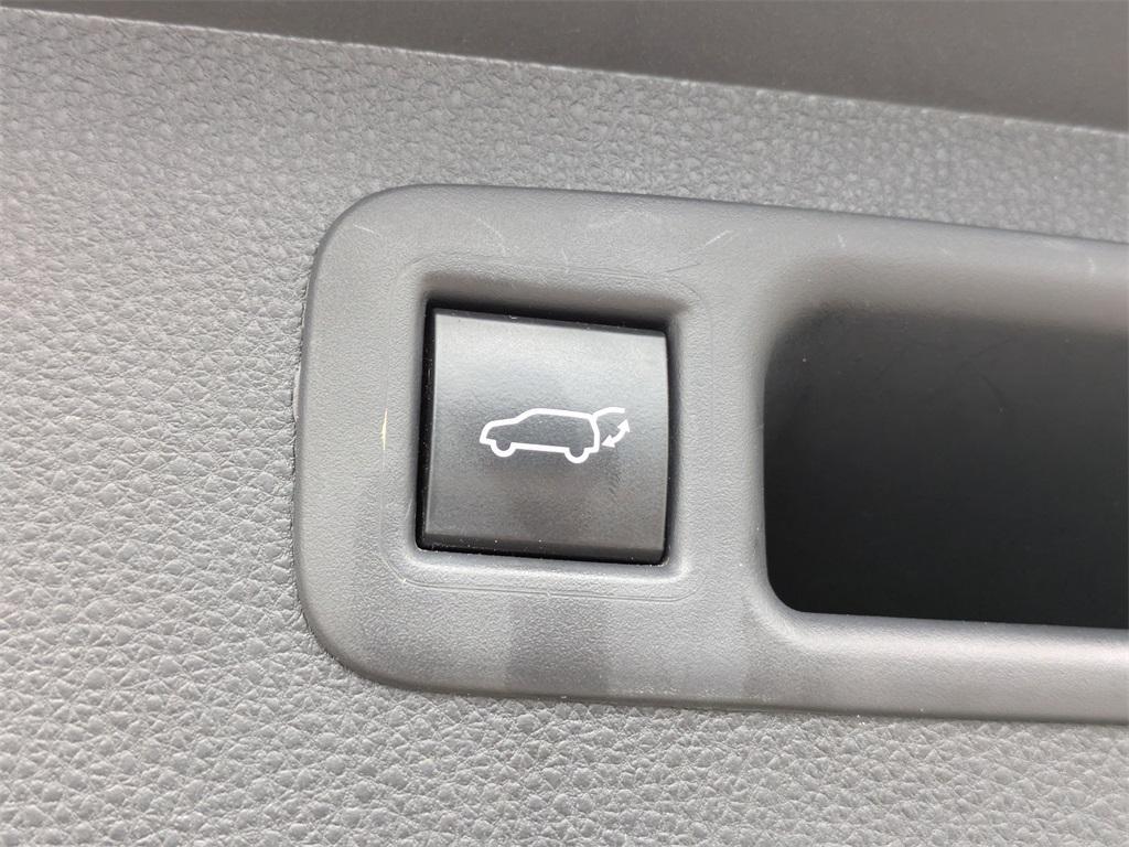 used 2022 Toyota Highlander car, priced at $27,285