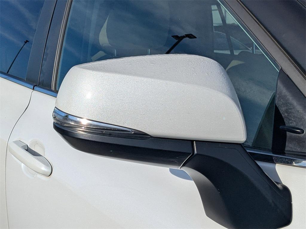 used 2023 Toyota Highlander car, priced at $31,904