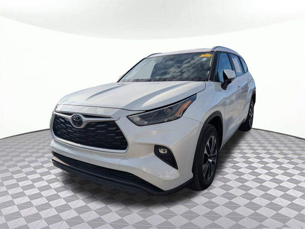 used 2023 Toyota Highlander car, priced at $31,904
