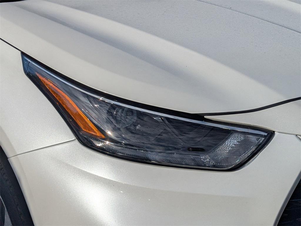 used 2023 Toyota Highlander car, priced at $31,904