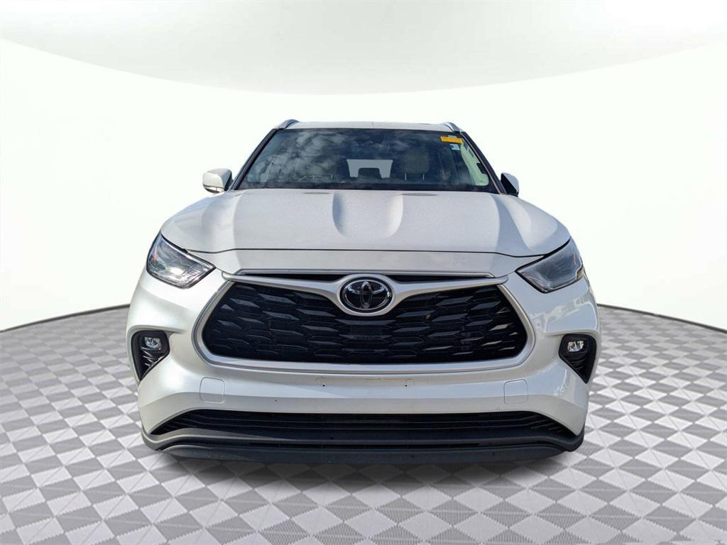 used 2023 Toyota Highlander car, priced at $31,904