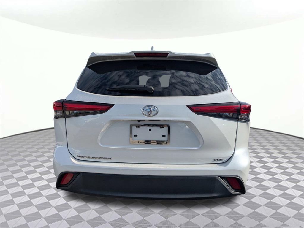 used 2023 Toyota Highlander car, priced at $31,904