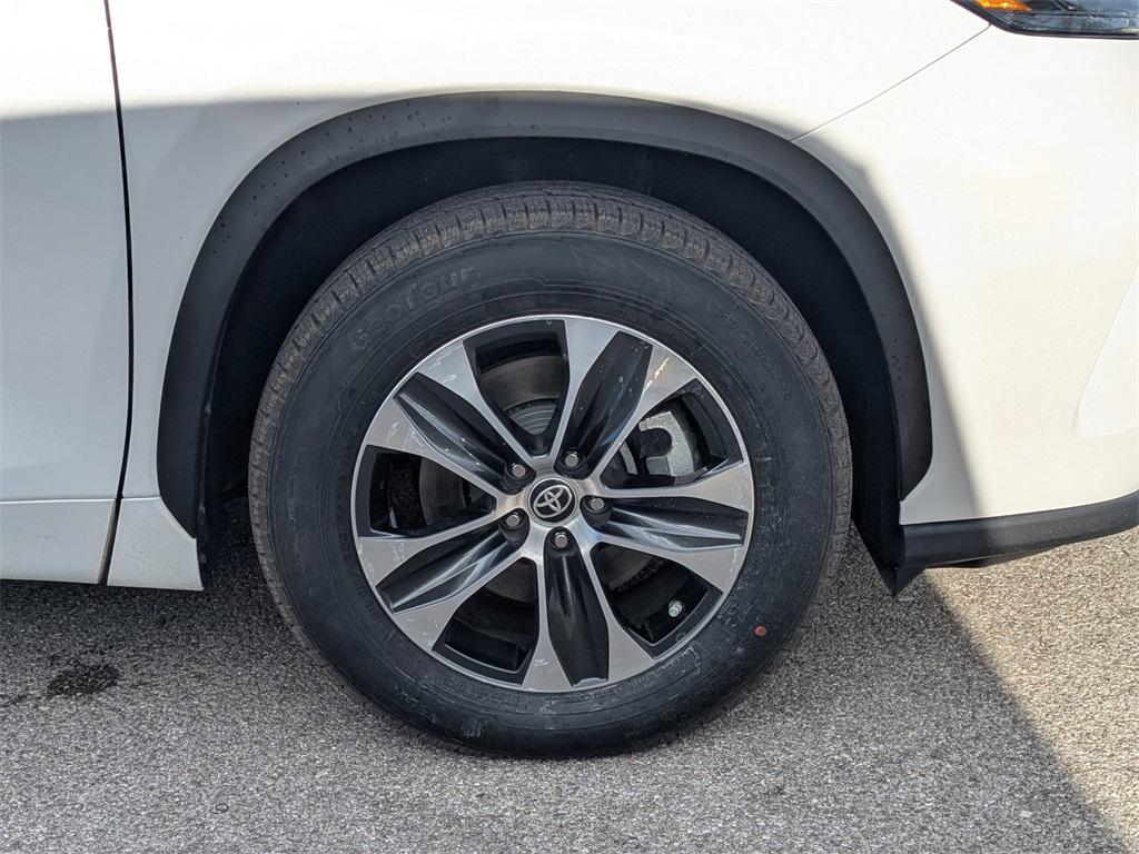 used 2023 Toyota Highlander car, priced at $31,904
