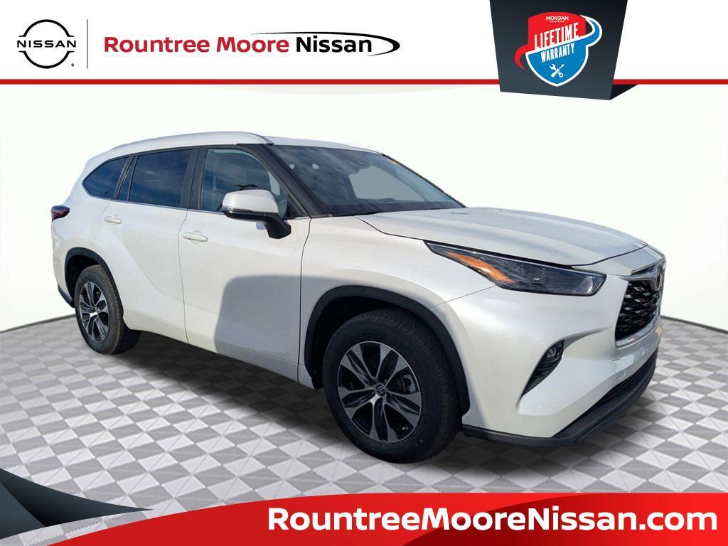 used 2023 Toyota Highlander car, priced at $31,904