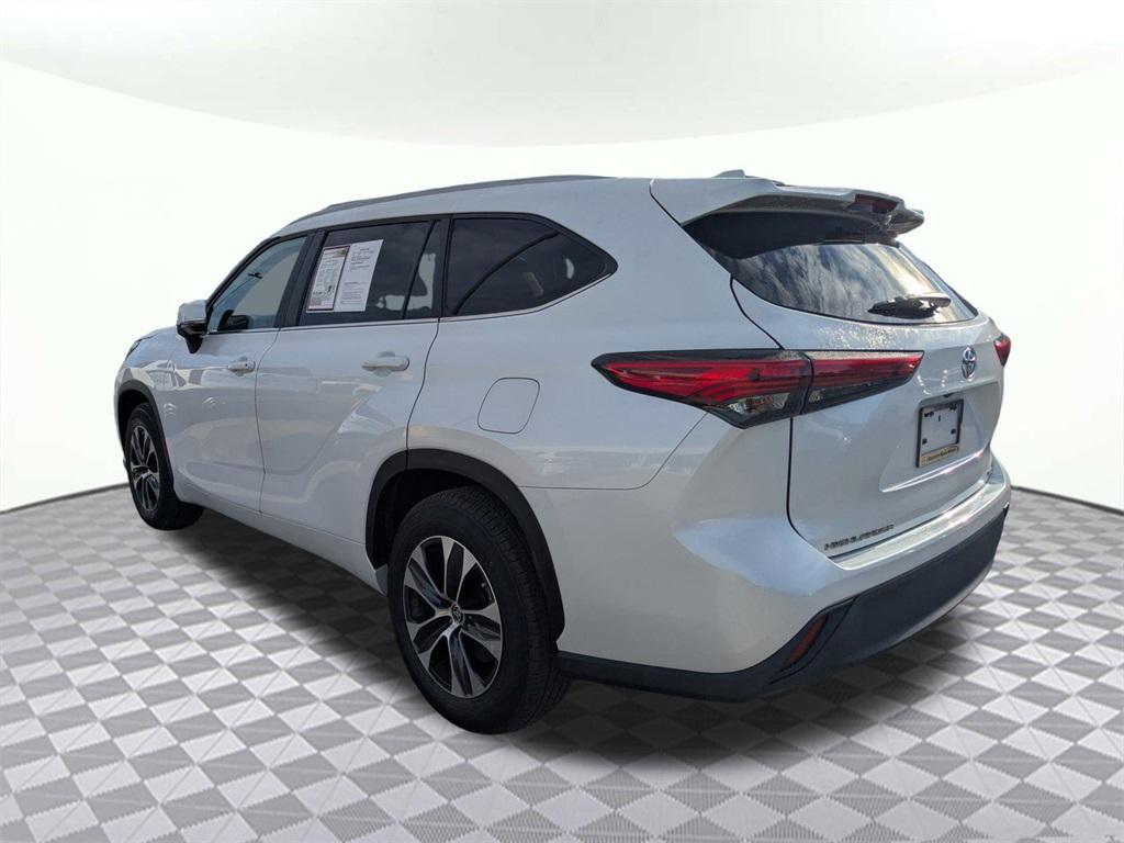 used 2023 Toyota Highlander car, priced at $31,904