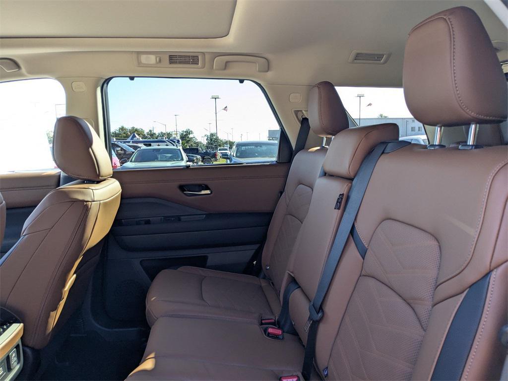 new 2025 Nissan Pathfinder car, priced at $40,535