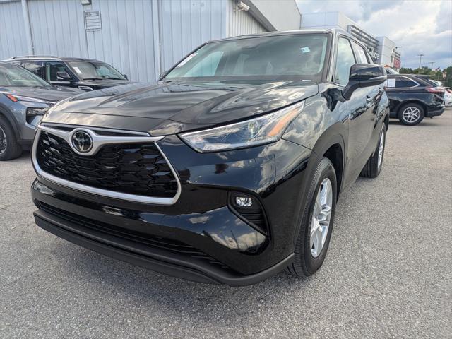 used 2021 Toyota Highlander car, priced at $27,660