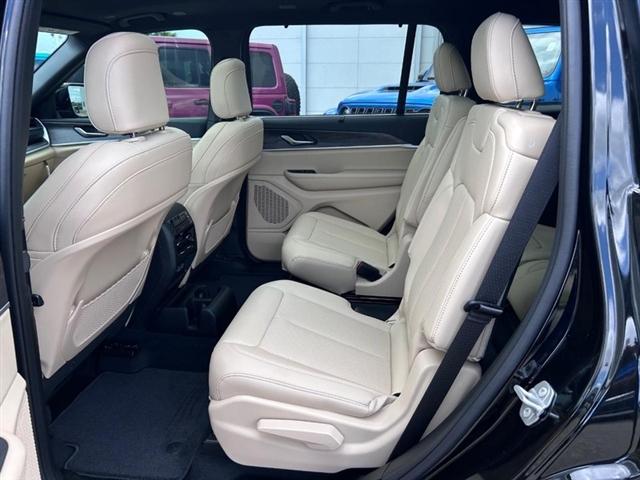 new 2025 Jeep Grand Cherokee L car