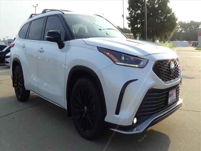 used 2023 Toyota Highlander car, priced at $40,988