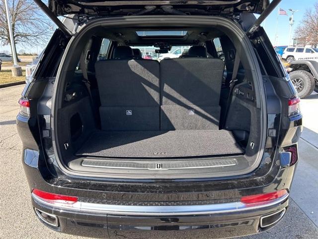 new 2024 Jeep Grand Cherokee L car, priced at $73,195
