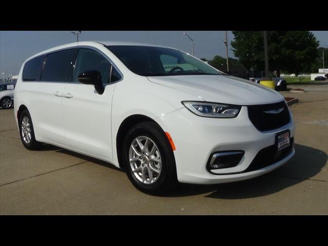 used 2024 Chrysler Pacifica car, priced at $35,988