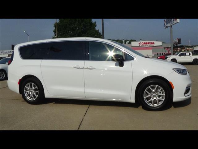 used 2024 Chrysler Pacifica car, priced at $35,988